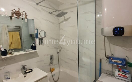 Jednosoban stan sa velikom terasom sa djakuzijem i panoramskim pogledom na more, Sunny side resort, Becici