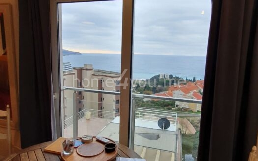 Jednosoban stan sa velikom terasom sa djakuzijem i panoramskim pogledom na more, Sunny side resort, Becici