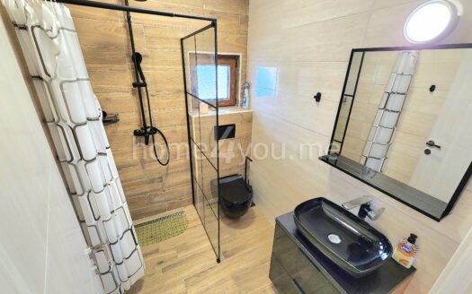 Dvije tradicionalne kamene vile sa fantasticnim pogledom na more, Kuljace, Budva