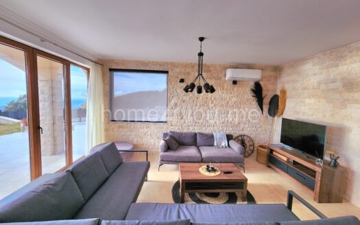 Dvije tradicionalne kamene vile sa fantasticnim pogledom na more, Kuljace, Budva