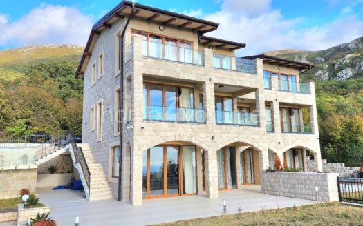 Dvije tradicionalne kamene vile sa fantasticnim pogledom na more, Kuljace, Budva