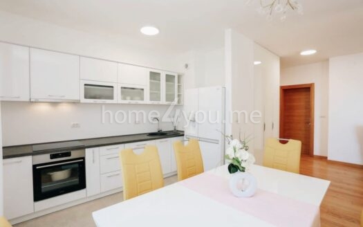 Luksuzan penthouse sa parking mjestom, Rafailovici, Budva