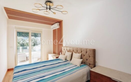 Luksuzan penthouse sa parking mjestom, Rafailovici, Budva