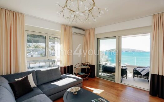 Luksuzan penthouse sa parking mjestom, Rafailovici, Budva