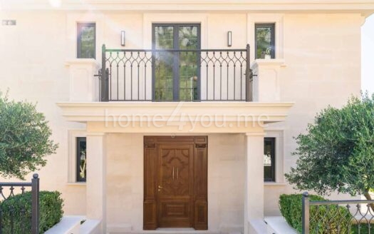 Ekskluzivna vila sa bazenom i panoramskim pogledom na more