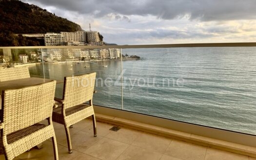 Luksuznan dvosoban stan na prvoj liniji mora sa garažnim mjestom, kompleks Sunraf, Rafailovići