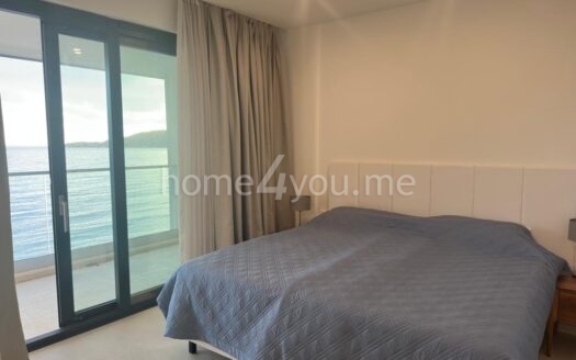 Luksuznan dvosoban stan na prvoj liniji mora sa garažnim mjestom, kompleks Sunraf, Rafailovići