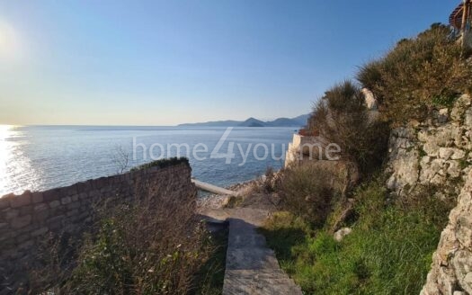 Urbanizovan plac sa pogledom na more, Rijeka Reževići, Budva