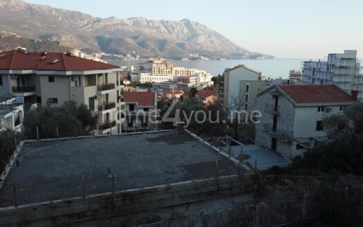 Zemljište za gradnju stambene zgrade sa postojećim kućištem, Bečići, Budva