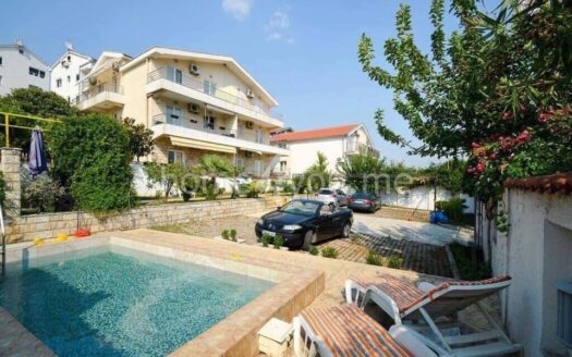 Dvosoban stan u manjoj zgradi sa bazenom, Djenovići, Herceg Novi