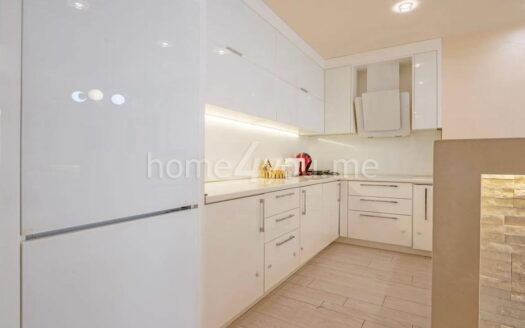 Dvosoban namješten stan u zgradi Nivel, Rozino, Budva