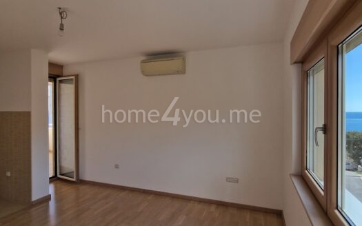 Prodaja stanova u manjoj zgradni sa bazenom, Ivanovići, Bečići