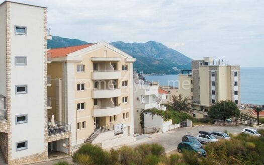 Prodaja stanova u manjoj zgradni sa bazenom, Ivanovići, Bečići