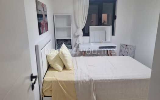 Dvosoban namješten stan sa garažom u kompleksu sa bazenom, Kava, Tivat