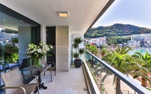 Lux dvosoban stan na prvoj liniji mora, kompleks Sunraf, Rafailovići