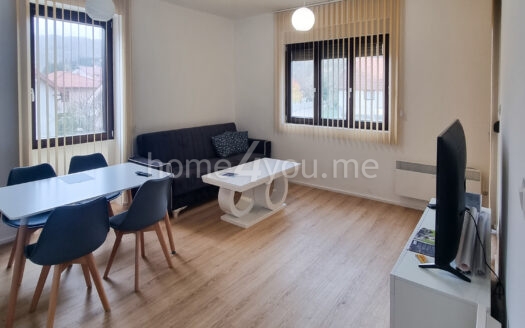 Namješten jednosoban stan sa garažom, novogradnja, Kolašin