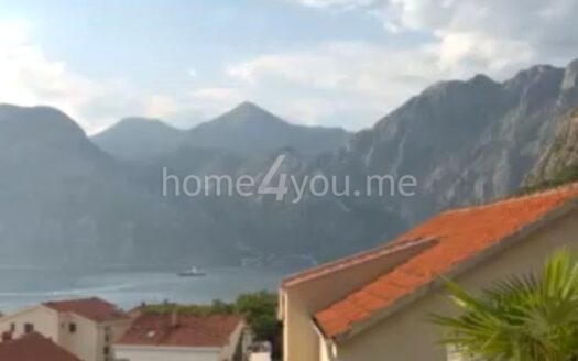 Kuća sa pogledom na Bokokotorski zaliv, Sveti Stasije, Dobrota, Kotor