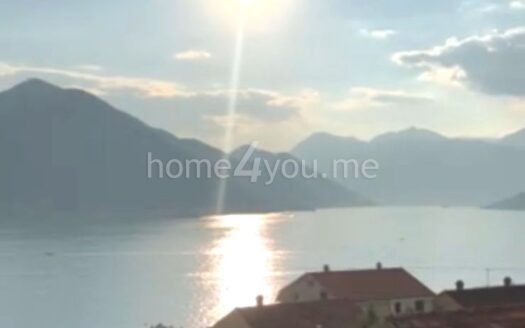 Kuća sa pogledom na Bokokotorski zaliv, Sveti Stasije, Dobrota, Kotor