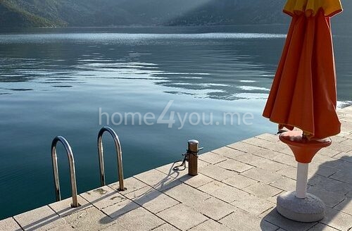 Luksuzna vila na prvoj liniji mora sa sopstvenom pontom, Stoliv, Kotor