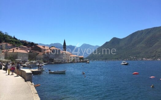 Luksuzna vila na prvoj liniji mora sa sopstvenom pontom, Stoliv, Kotor