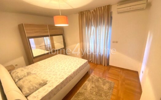 Dvosoban namješten stan na odličnoj lokaciji, bulevar Bečići, Budva