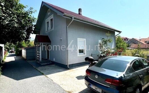 Namještena dvoetažna porodična kuća, Cetinje