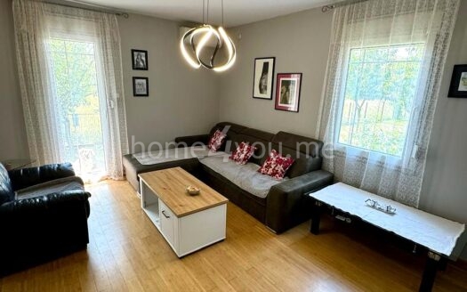 Namještena dvoetažna porodična kuća, Cetinje