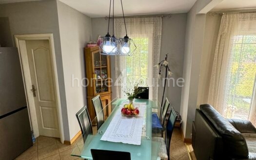 Namještena dvoetažna porodična kuća, Cetinje