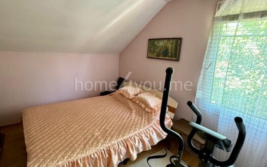 Namještena dvoetažna porodična kuća, Cetinje