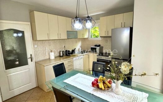 Namještena dvoetažna porodična kuća, Cetinje