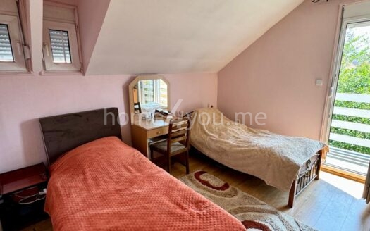 Namještena dvoetažna porodična kuća, Cetinje