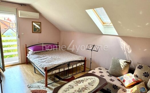 Namještena dvoetažna porodična kuća, Cetinje