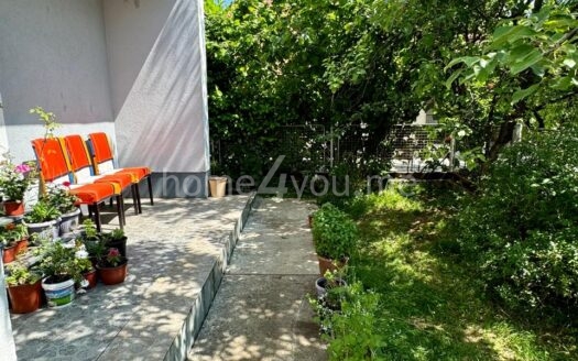 Namještena dvoetažna porodična kuća, Cetinje