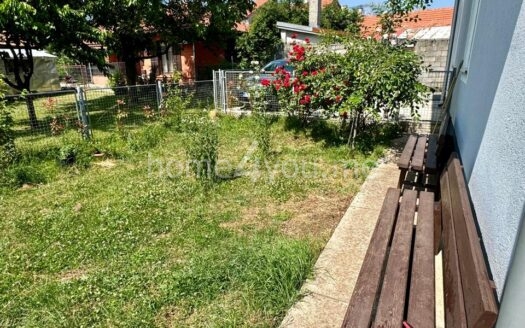 Namještena dvoetažna porodična kuća, Cetinje