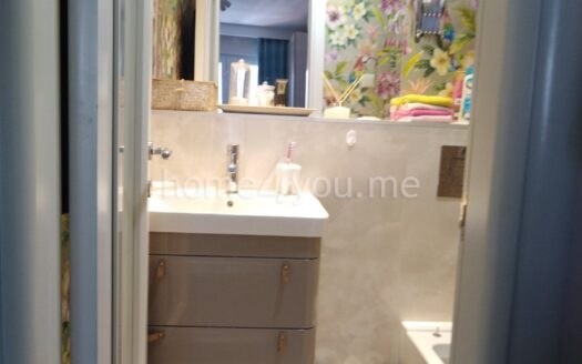 Trosoban namjesten stan sa parking mjestom, Adok naselje, Budva