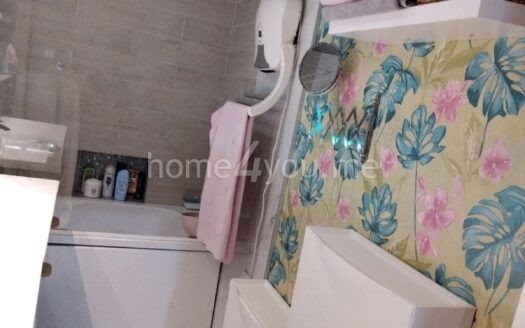 Trosoban namjesten stan sa parking mjestom, Adok naselje, Budva