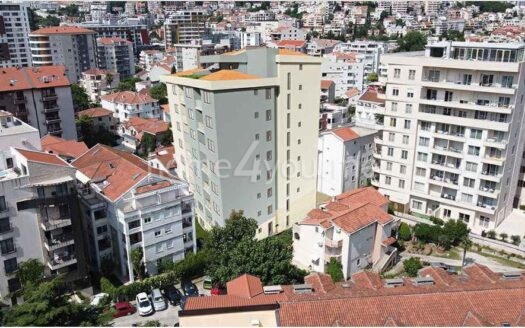 Stanovi u novogradnji na 150m od mora, Centar, Budva