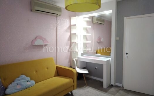 Trosoban namjesten stan sa parking mjestom, Adok naselje, Budva