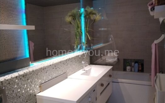 Trosoban namjesten stan sa parking mjestom, Adok naselje, Budva