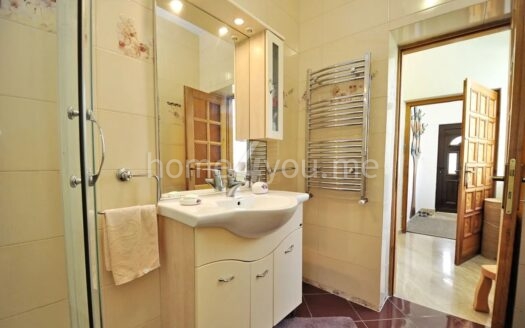 Porodična kuća na prodaju – Seljanovo, Tivat