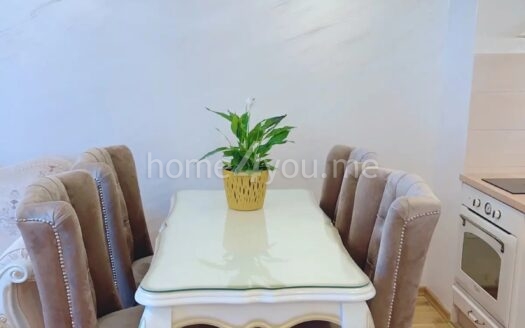 Dvosoban namješten stan sa garažnim mjestom na odličnoj lokaciji , Gospoština, Budva