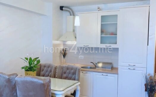 Dvosoban namješten stan sa garažnim mjestom na odličnoj lokaciji , Gospoština, Budva