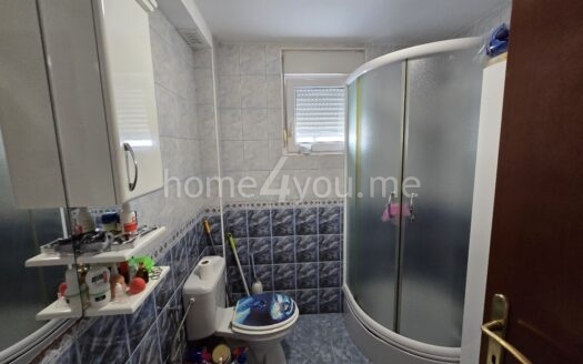 Three-bedroom apartment in Maine, Budva