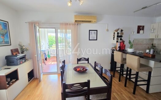 Three-bedroom apartment in Maine, Budva