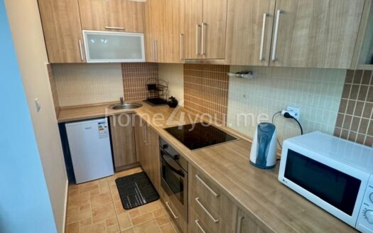 Komforan dvosoban stan u zgradi sa bazenom, Podmaine, Budva