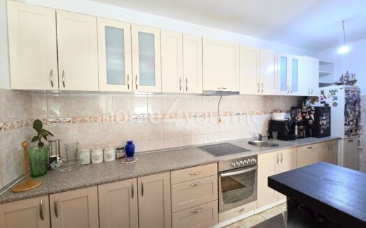Three-bedroom apartment in Maine, Budva