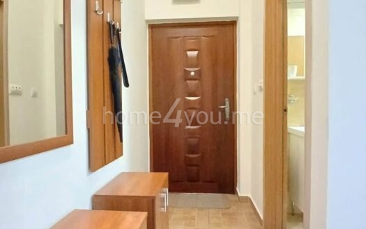 Komforan dvosoban stan u zgradi sa bazenom, Podmaine, Budva