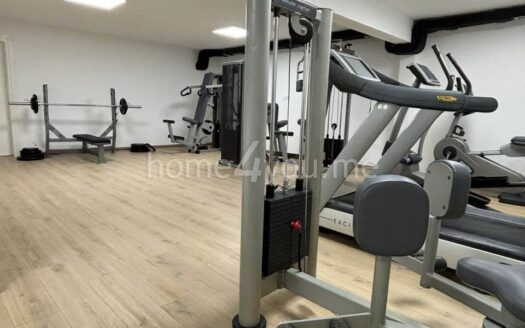 Dvosoban stan u novogradnji, zgrada sa bazenom, SPA centrom i pogledom na more, Bečići, Budva