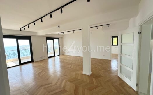 Vila sa bazenom i panoramskim pogledom na Sveti Stefan, Tudorovići, Budva