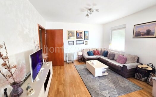 Three-bedroom apartment in Maine, Budva